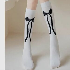 737. Knee high bow design knit sock white black